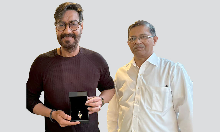Actor Ajay Devgan & Amit Modak, Director-CEO, PNG Sons at the time of unveiling film Bholaa Jewellery Collection.
