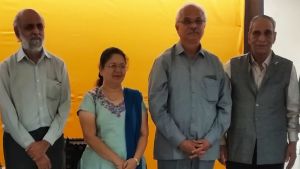 पु. ना. गाडगीळ आणि सन्स लि. इनिशिएटिव्ह व झपूर्झा - क्रिएटीव्हिटी हब यांच्या संयुक्त विद्यमाने दीपावलीनिमित्त ‘दिव्या दिव्या दीपत्कार’, हे दिव्यांचे प्रदर्शन पुण्यात बालगंधर्व रंगमंदीर कलादालनात भरविले आहे. याचे उद्घाटन 19 ऑक्टोबर रोजी प्रसिद्ध पुरातत्व शास्त्रज्ञ डॉ. गो. बं. देगलुरकर यांच्या हस्ते झाले. PNG - P N Gadgil & Sons